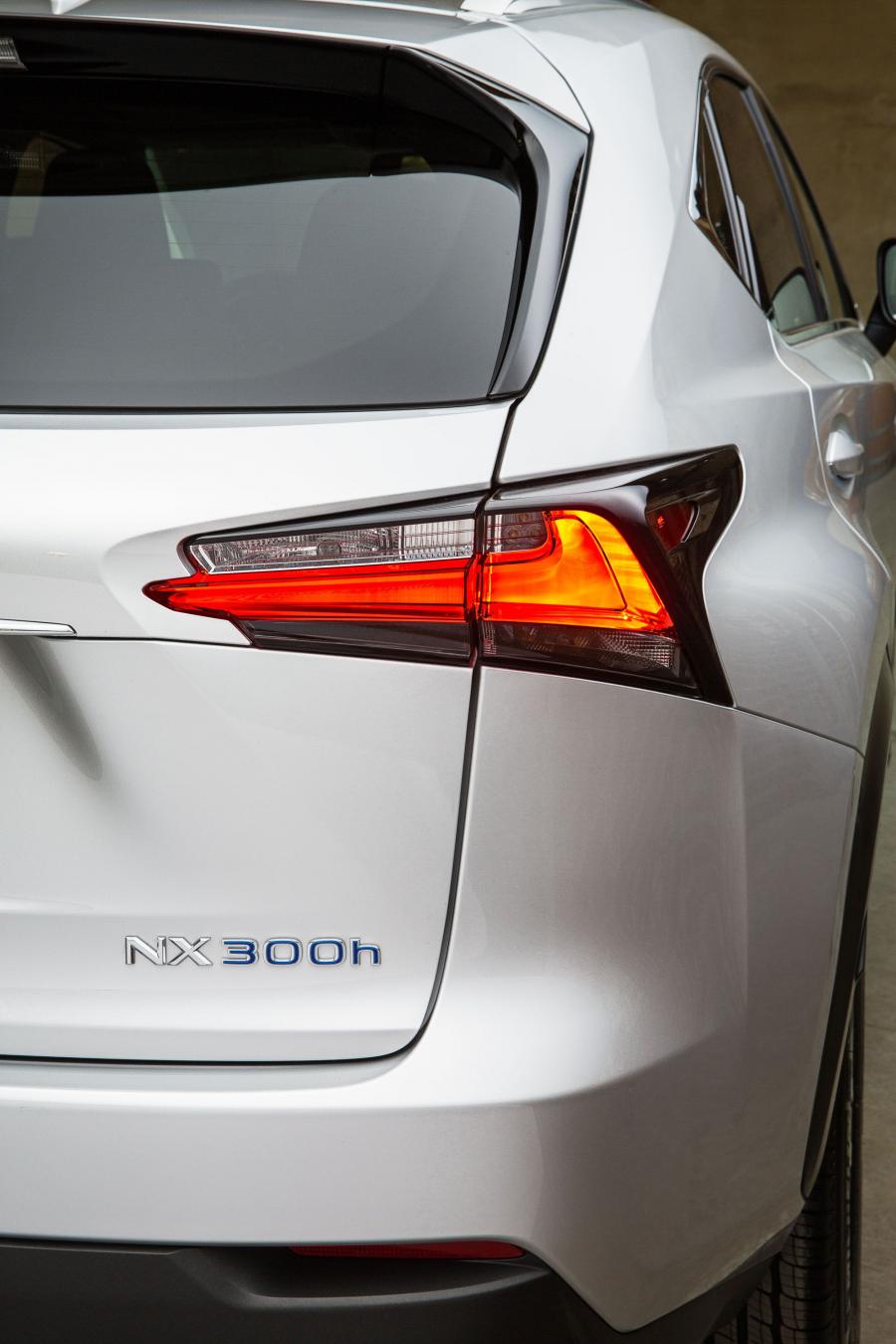  Lexus NX300h 2014 года  (фото 13 из 20)